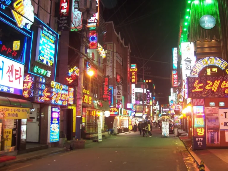 The Ultimate Guide to Choosing the Best Neighborhoods and Accommodations for Your Stay in Seoul